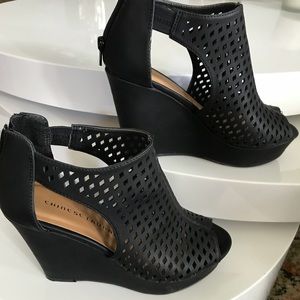 Platform peep toe wedge
